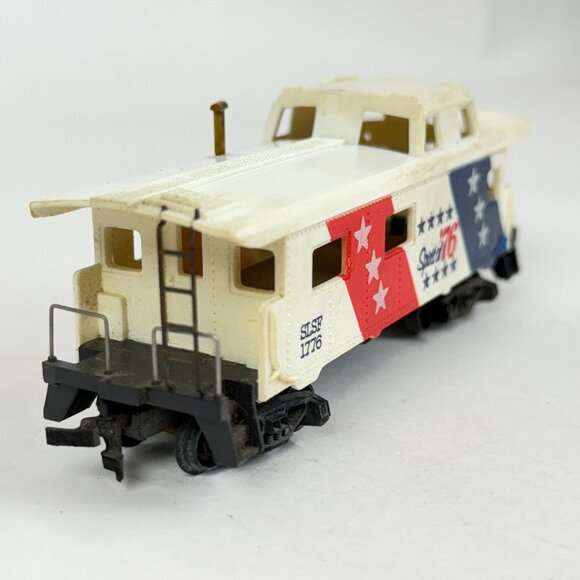 Vintage HO Scale Train Cars Union Carbide Chemical Tanker & Spirit of 76 Caboose - Picture 5 of 7